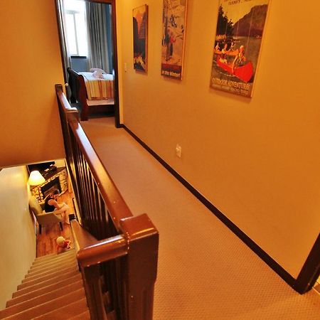 Mystic Springs Chalets & Hot Pools Canmore Bagian luar foto