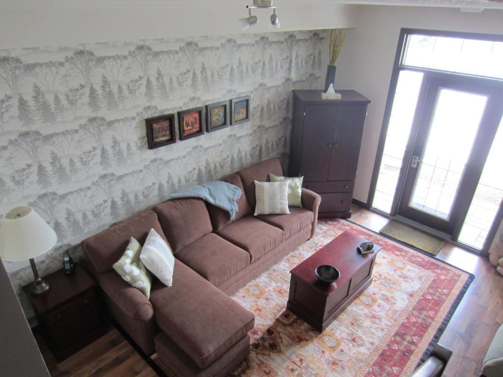 Mystic Springs Chalets & Hot Pools Canmore Bagian luar foto