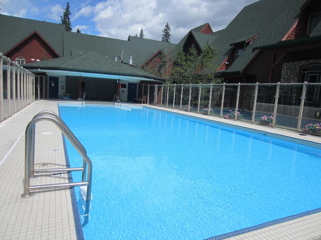 Mystic Springs Chalets & Hot Pools Canmore Bagian luar foto