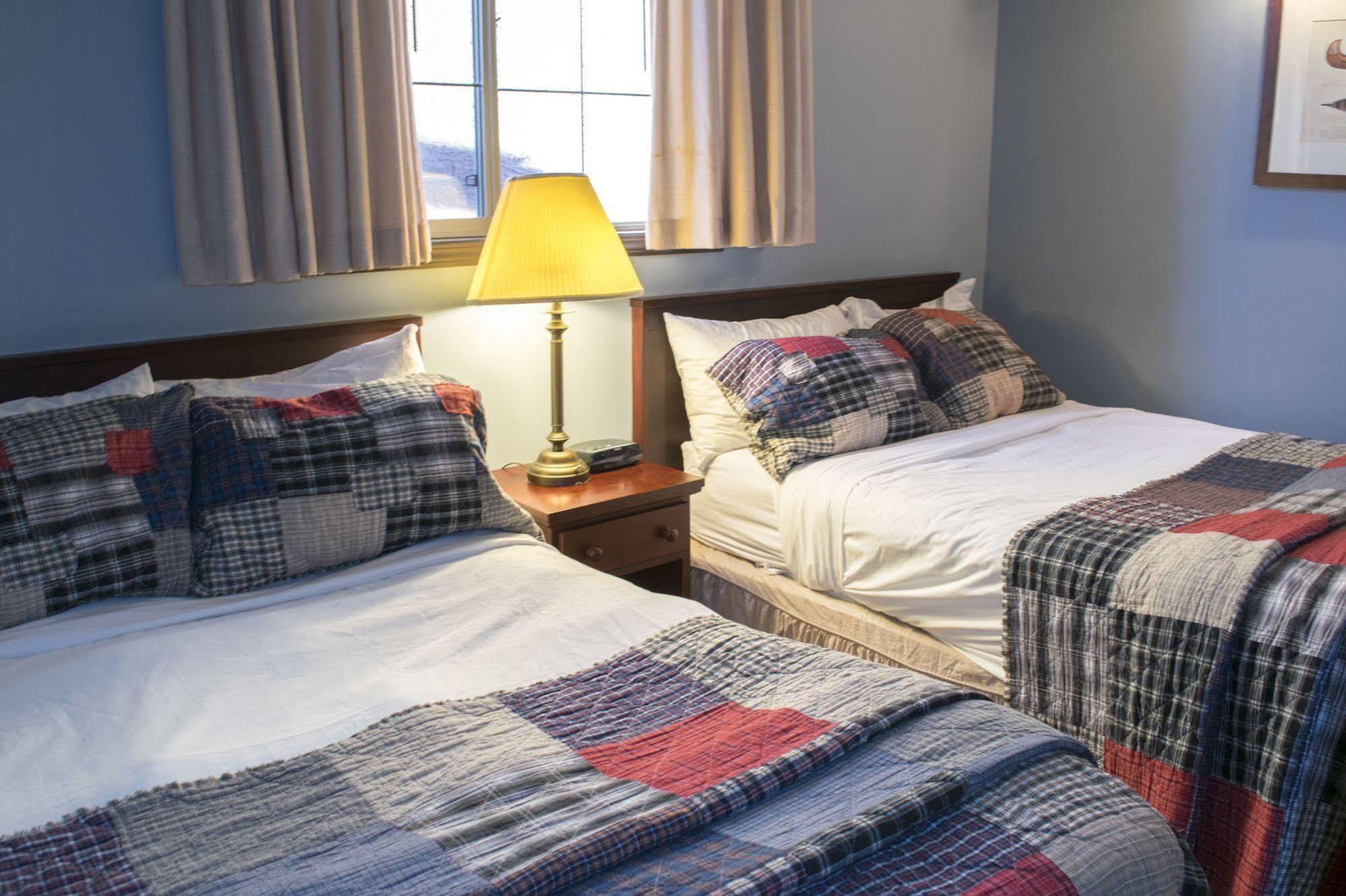 Mystic Springs Chalets & Hot Pools Canmore Bagian luar foto