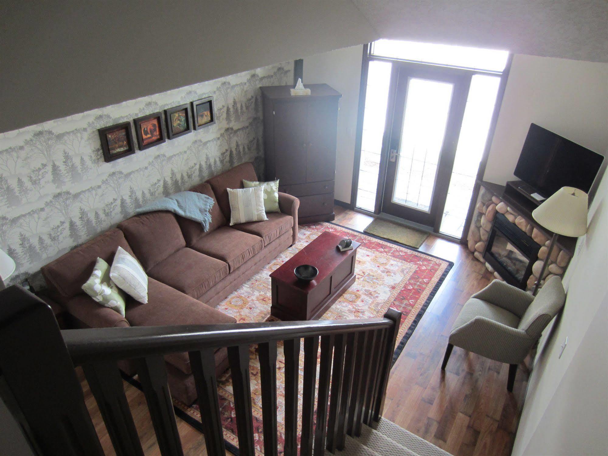 Mystic Springs Chalets & Hot Pools Canmore Bagian luar foto