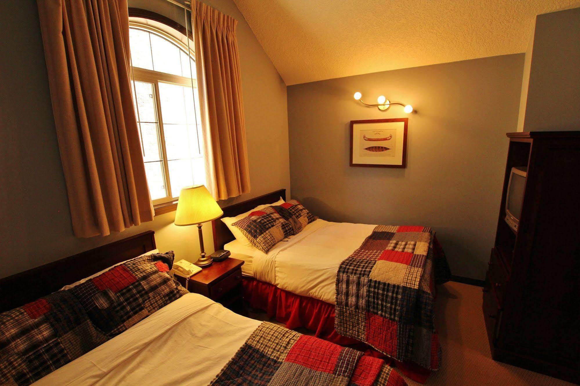 Mystic Springs Chalets & Hot Pools Canmore Bagian luar foto
